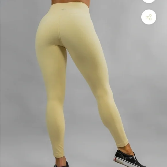 Beautiful pale yellow Til You Collapse Effortless Classic Leggings Large soft - Picture 2 of 12